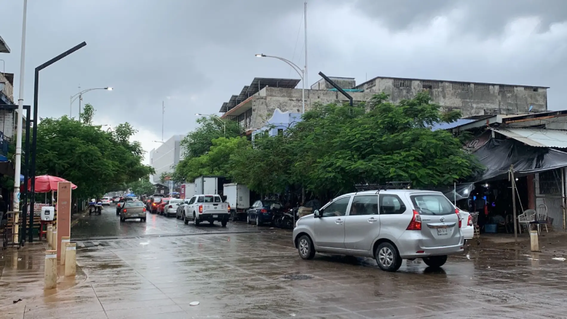 calle mojada en el pino suarez